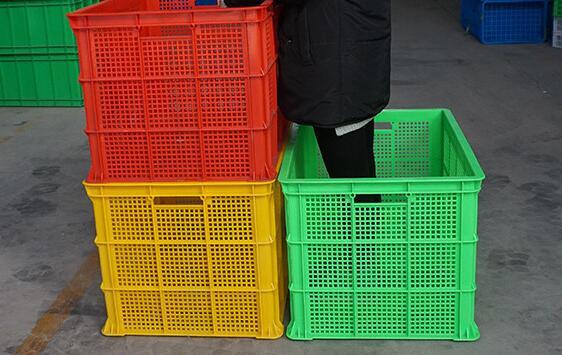 专用的塑料鸡蛋箱在内部结构以及用料方面本身就有一定的防震性能